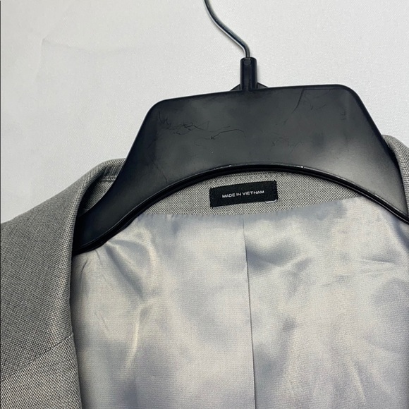 Suit - Picture 3 of 4